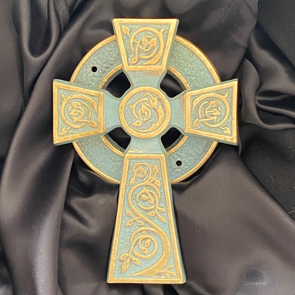High Cross & Vine Scrolls Verdigris Door Knocker - Picture 1 of 16